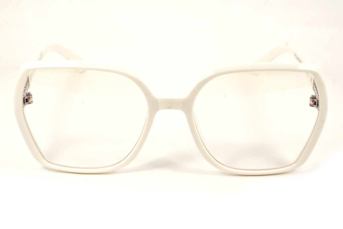 białe okulary antyrefleksyjne z filtrem