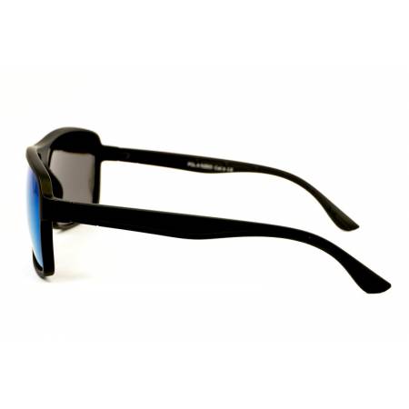 okulary przeciwsłoneczne z niebieskimi soczewkami